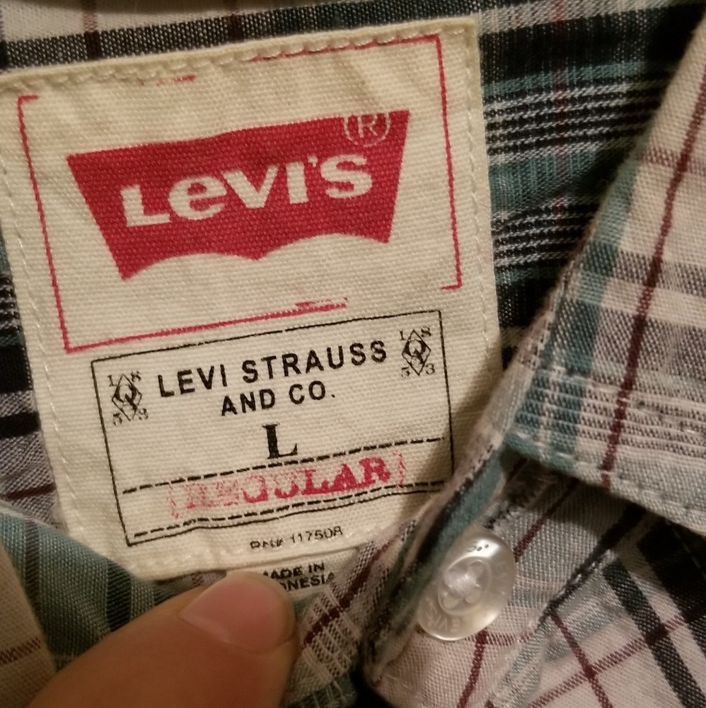 Levi Button down - Picture 2 of 2